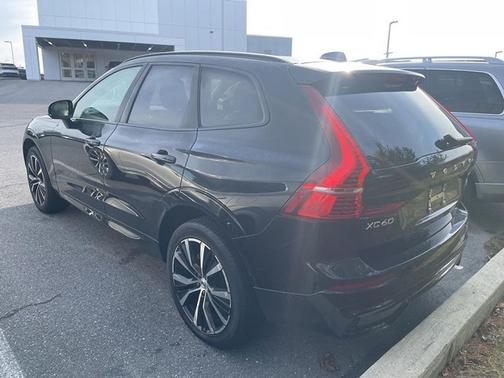 Onyx Black Metallic 2023 Volvo XC60 B5 Ultimate Dark Theme