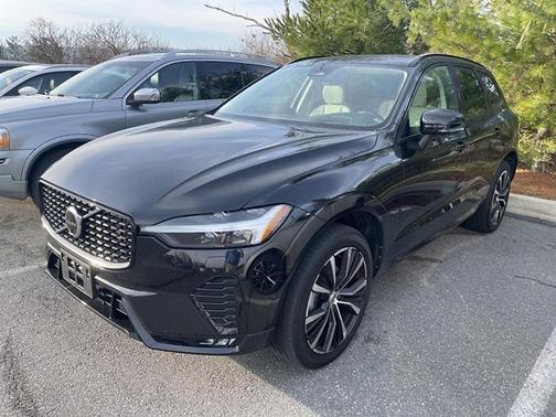 Onyx Black Metallic 2023 Volvo XC60 B5 Ultimate Dark Theme