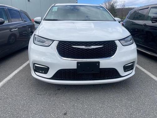 Bright White Clearcoat 2023 Chrysler Pacifica Touring L