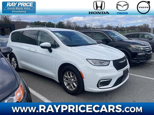 Bright White Clearcoat 2023 Chrysler Pacifica Touring L