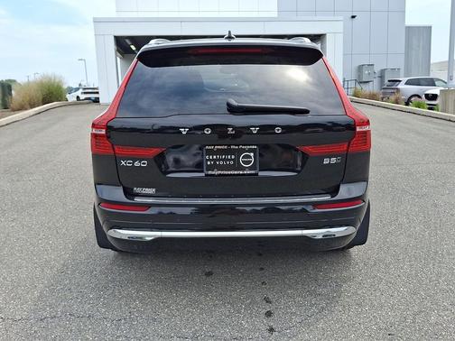 Onyx Black Metallic 2023 Volvo XC60 B5 Plus Bright Theme
