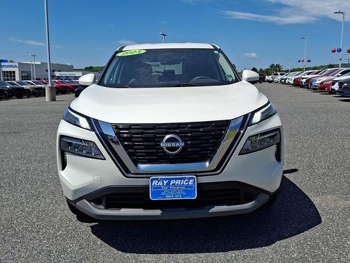 Pearl White Tricoat 2023 Nissan Rogue SV