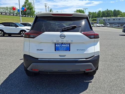 Pearl White Tricoat 2023 Nissan Rogue SV