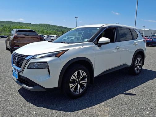 Pearl White Tricoat 2023 Nissan Rogue SV