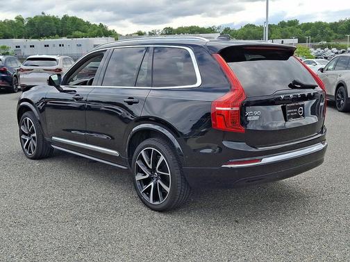 Onyx Black Metallic 2023 Volvo XC90 B6 Plus 7-Seater