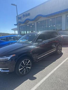 Onyx Black Metallic 2023 Volvo XC90 B6 Plus 7-Seater
