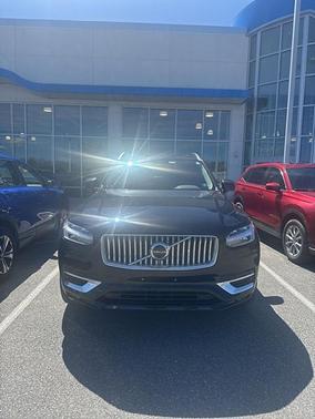 Onyx Black Metallic 2023 Volvo XC90 B6 Plus 7-Seater