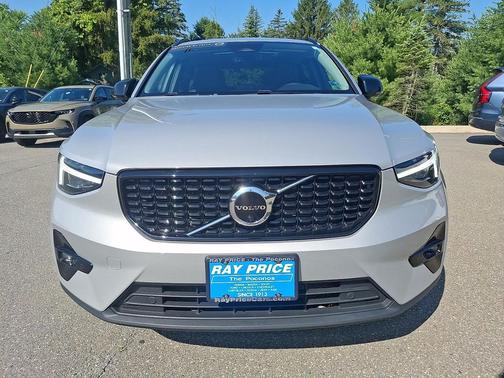 Silver Dawn Metallic 2023 Volvo XC40 B5 Ultimate Dark Theme