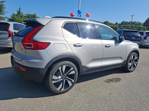 Silver Dawn Metallic 2023 Volvo XC40 B5 Ultimate Dark Theme