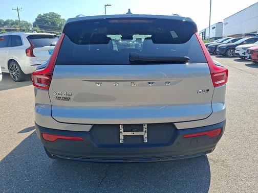 Silver Dawn Metallic 2023 Volvo XC40 B5 Ultimate Dark Theme