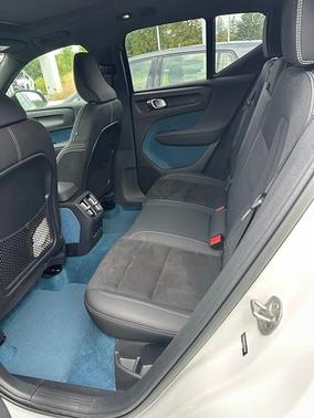 Crystal White Metallic 2023 Volvo XC40 Recharge Pure Electric Twin Ultimate