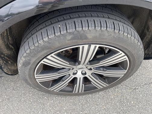 Onyx Black Metallic 2023 Volvo XC90 B6 Ultimate 7-Seater