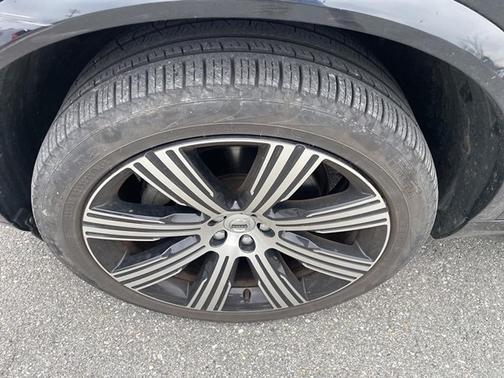Onyx Black Metallic 2023 Volvo XC90 B6 Ultimate 7-Seater