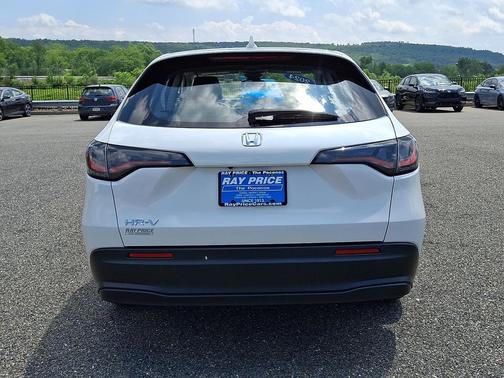 Platinum White 2024 Honda HR-V LX
