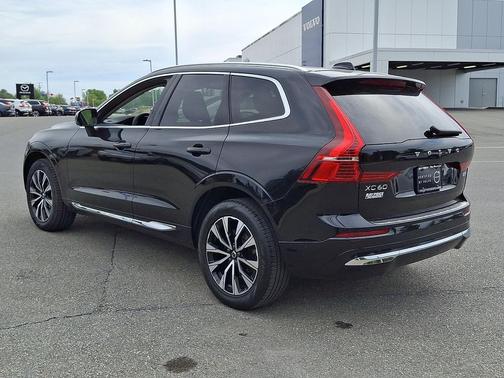 Onyx Black Metallic 2023 Volvo XC60 B5 Plus Bright Theme