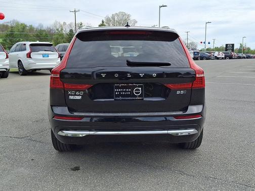 Onyx Black Metallic 2023 Volvo XC60 B5 Plus Bright Theme