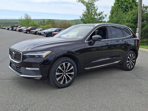 Onyx Black Metallic 2023 Volvo XC60 B5 Plus Bright Theme