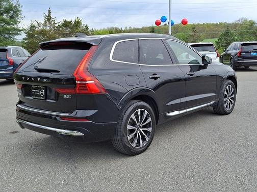 Onyx Black Metallic 2023 Volvo XC60 B5 Plus Bright Theme