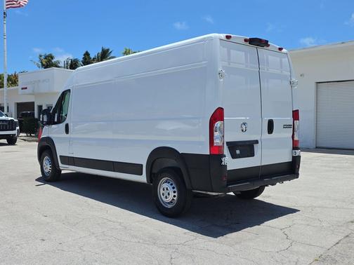Bright White Clearcoat 2025 RAM ProMaster 2500 Tradesman