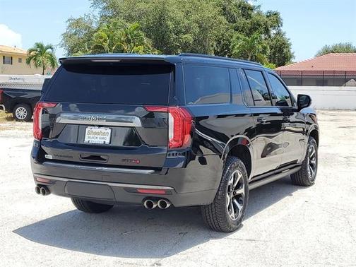2022 GMC Yukon XL 4WD AT4