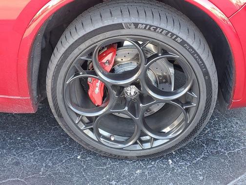 2022 Alfa Romeo Stelvio Quadrifoglio