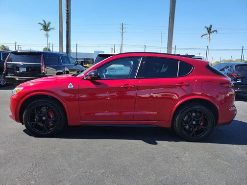 2022 Alfa Romeo Stelvio Quadrifoglio