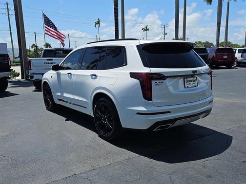 2022 Cadillac XT6 Premium Luxury FWD