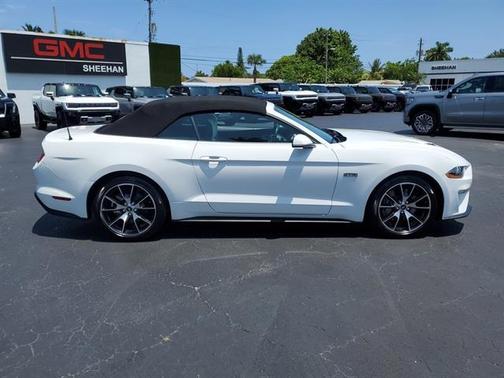 2021 Ford Mustang EcoBoost
