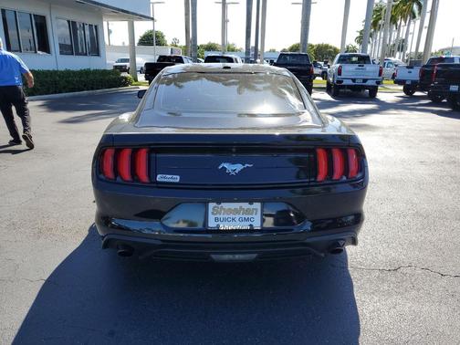 2021 Ford Mustang EcoBoost