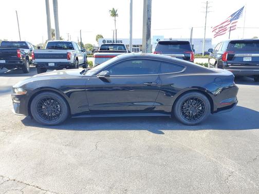 2021 Ford Mustang EcoBoost