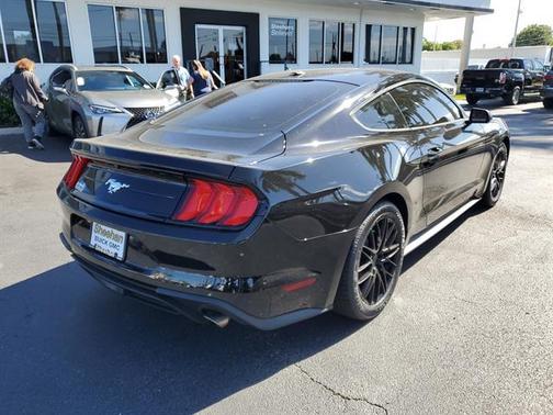 2021 Ford Mustang EcoBoost