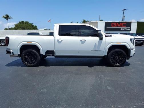 2024 GMC Sierra 2500 AT4