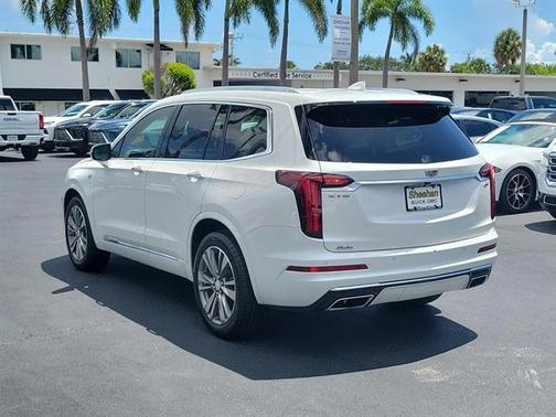 2022 Cadillac XT6 Premium Luxury FWD