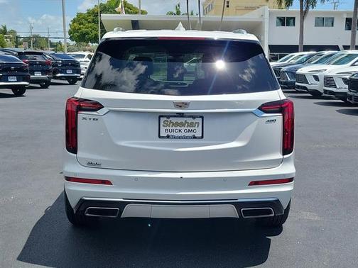 2022 Cadillac XT6 Premium Luxury FWD