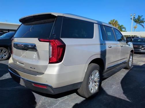 2022 GMC Yukon XL SLT