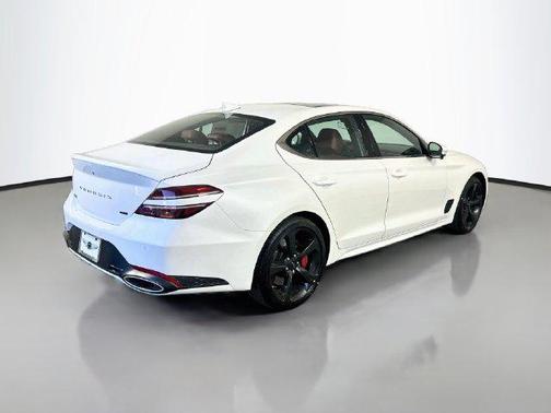 Uyuni White 2026 Genesis G70 3.3T Sport Prestige RWD