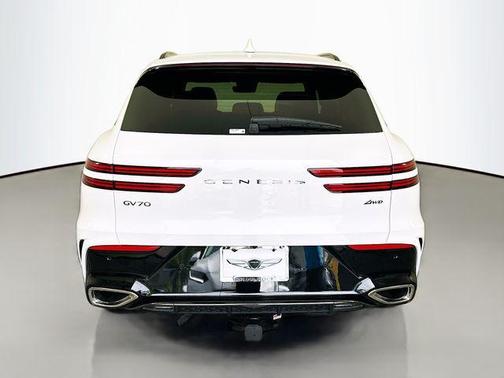 Uyuni White 2026 Genesis GV70 2.5T Sport Prestige