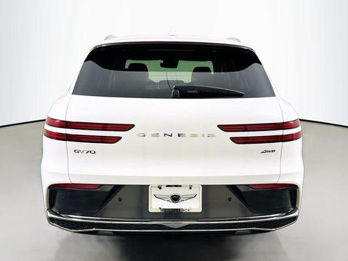 Uyuni White 2026 Genesis GV70 2.5T Select