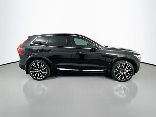 2022 Volvo XC60 Recharge Plug-In Hybrid T8 Inscription