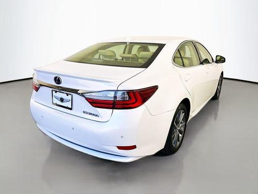 2018 Lexus ES 300h Base