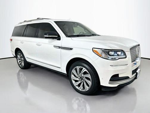 White Metallic 2023 Lincoln Navigator Reserve