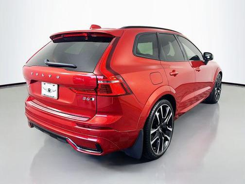 2023 Volvo XC60 B6 Ultimate Dark Theme