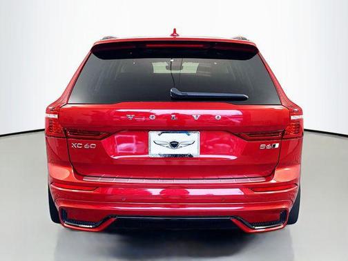 2023 Volvo XC60 B6 Ultimate Dark Theme