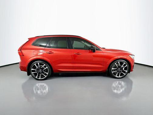 2023 Volvo XC60 B6 Ultimate Dark Theme