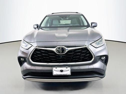 Magnetic Gray Metallic 2021 Toyota Highlander Platinum