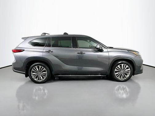 Magnetic Gray Metallic 2021 Toyota Highlander Platinum