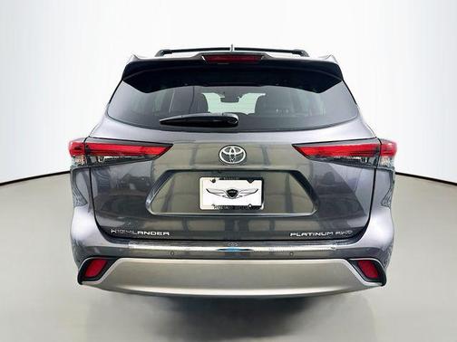 Magnetic Gray Metallic 2021 Toyota Highlander Platinum