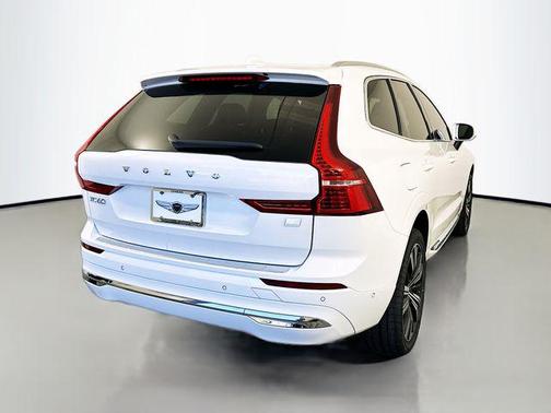 2023 Volvo XC60 Recharge Plug-In Hybrid T8 Plus Bright Theme