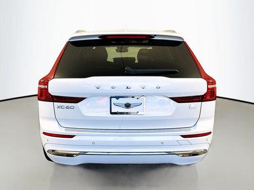 2023 Volvo XC60 Recharge Plug-In Hybrid T8 Plus Bright Theme