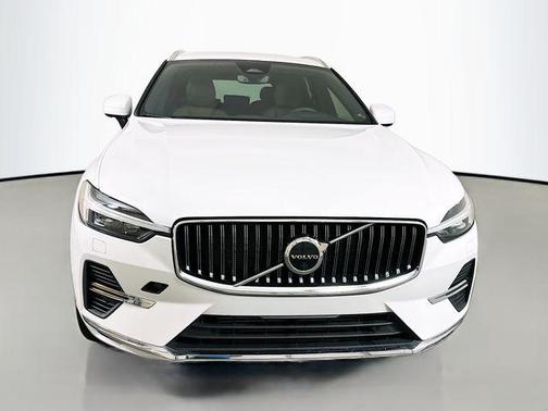 2023 Volvo XC60 Recharge Plug-In Hybrid T8 Plus Bright Theme